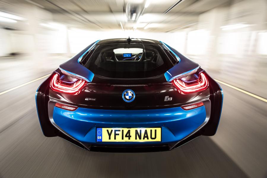 BMW i8 2014 года  (UK) (фото 11 из 69)